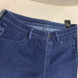 Uniqlo High-Rise Leggings Pants